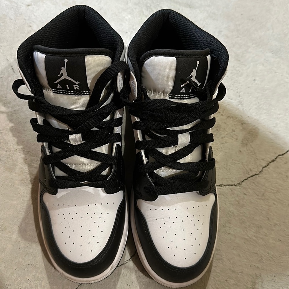 Jordan Air 1 Mid Black/White-Lt Smoke Grey Youth 554725 073 - Size 6Y